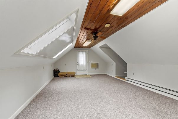 Empty room, Interior, Wooden Ceilings