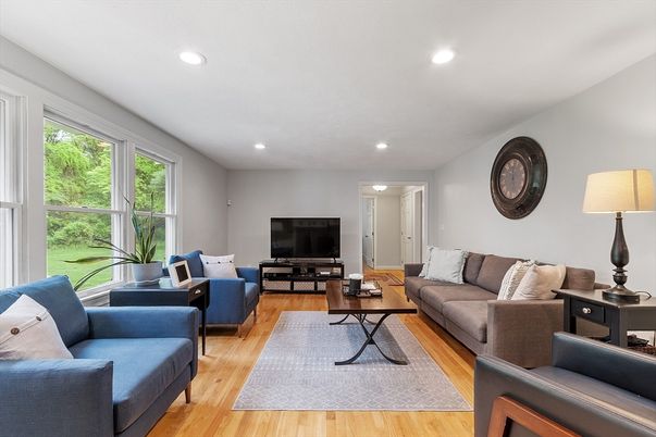 Interior, Living room, Recessed Lighting, Wood Texture Flooring