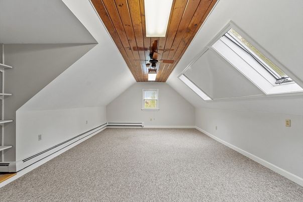 Empty room, Interior, Wooden Ceilings