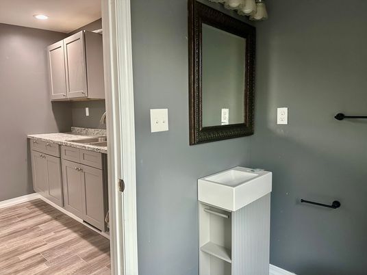 Interior, Recessed Lighting, Wood Texture Flooring
