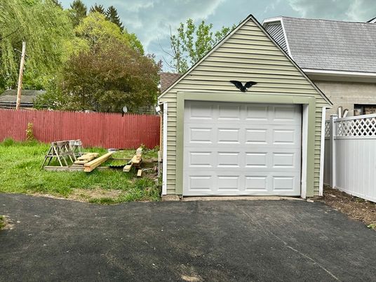 Detached Garage, Exterior