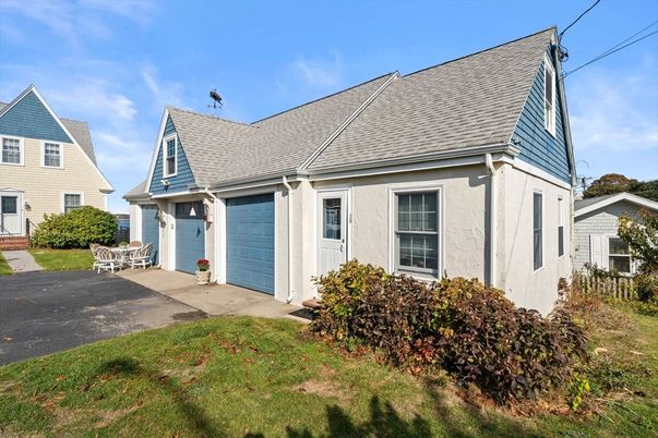Attached, Exterior, Facade, Cape Cod