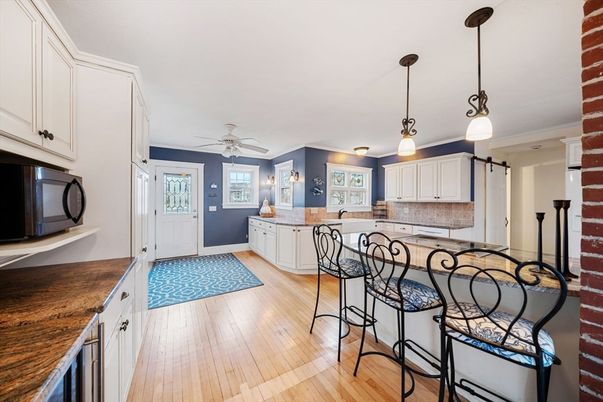 Interior, Kitchen, Pendant Lights, Wood Texture Flooring