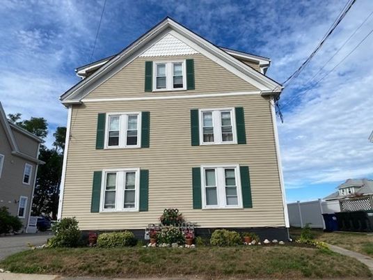 Exterior, Facade, Queen Anne Victorian