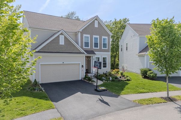 Attached, Exterior, Facade, Farmhouse