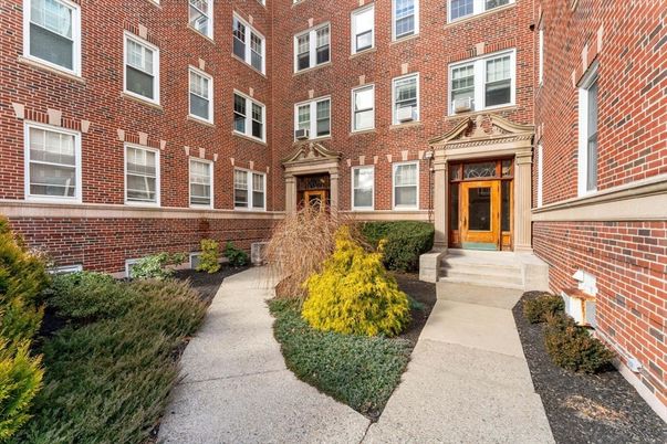 Exterior, Facade, Brick Facade, Rowhouse