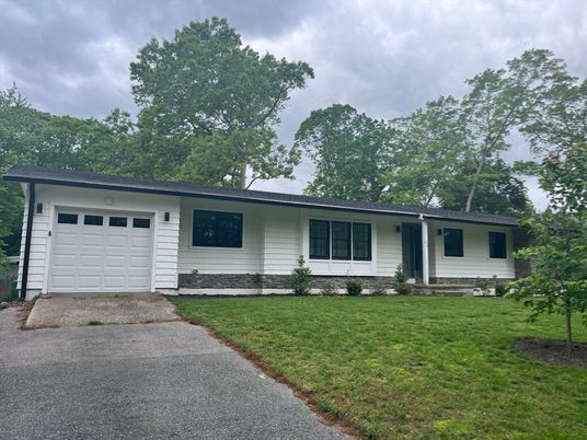 Attached, Exterior, Facade, Ranch