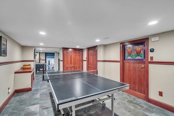 Game Room, Interior, Recessed Lighting