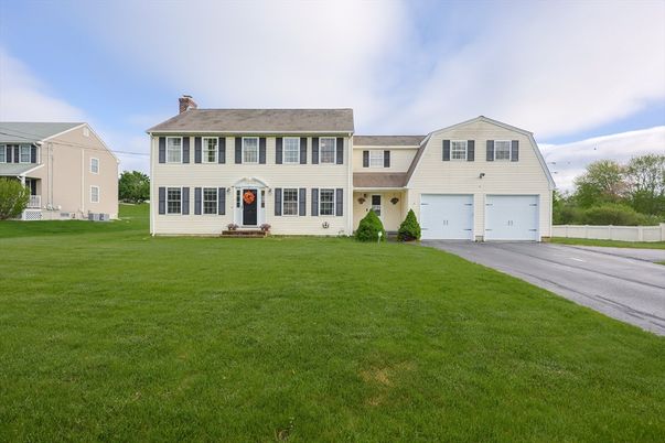Attached, Backyard, Exterior, Facade, Georgian