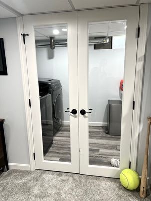 Interior, Washer, Wood Texture Flooring