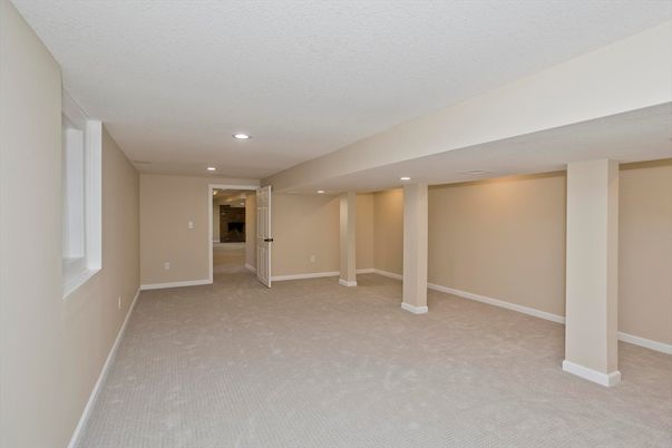 Empty room, Interior, Recessed Lighting