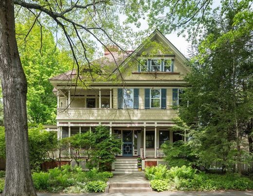 Exterior, Facade, Queen Anne Victorian