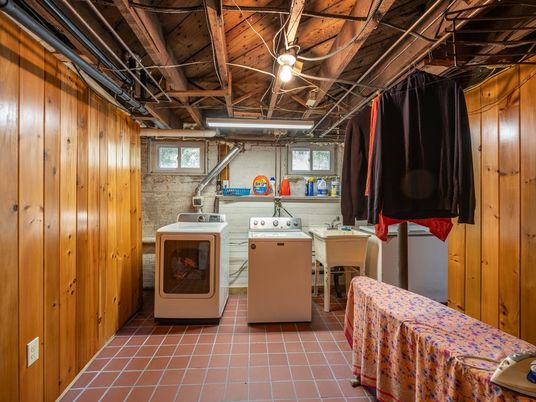 Interior, Washer, Wooden Ceilings, Wooden Walls