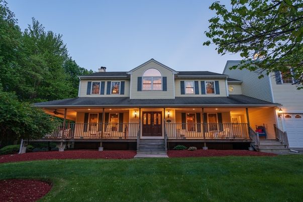Exterior, Facade, Queen Anne Victorian