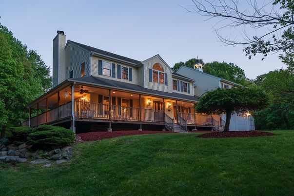 Backyard, Exterior, Facade, Farmhouse