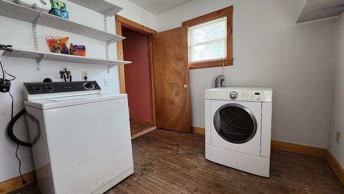 Interior, Utility Closets, Washer, Wood Texture Flooring