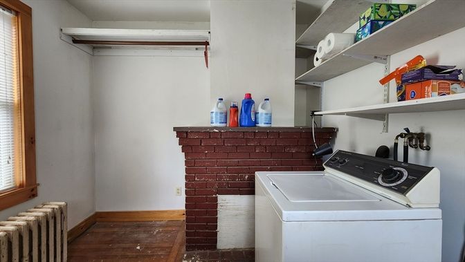Interior, Utility Closets, Washer, Wood Texture Flooring