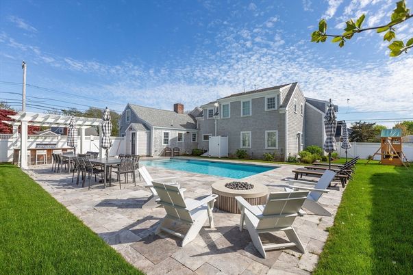 Exterior, Playground, Pool