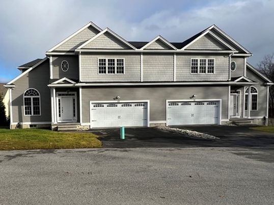 Attached, Exterior, Facade, Farmhouse