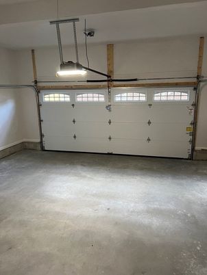 Garage, Interior, Wooden Beams