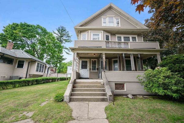 Exterior, Facade, Queen Anne Victorian