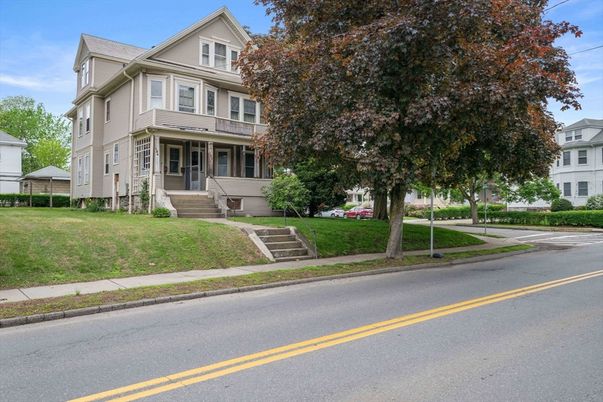 Exterior, Facade, Queen Anne Victorian