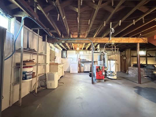 Interior, Washer, Wooden Beams