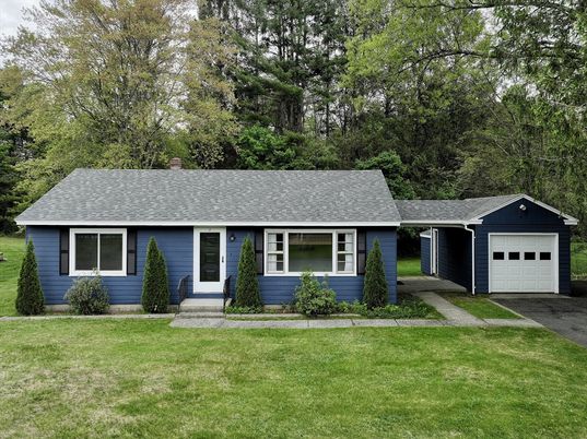 Attached, Exterior, Facade, Ranch