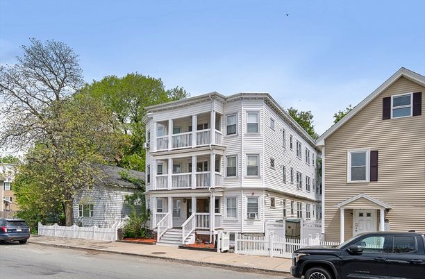 Exterior, Facade, Queen Anne Victorian