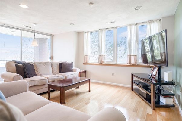 Interior, Living room, Pendant Lights, Recessed Lighting, Wood Texture Flooring