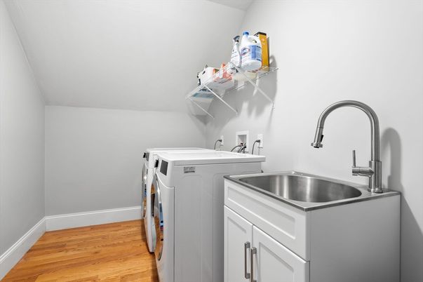 Interior, Washer, Wood Texture Flooring
