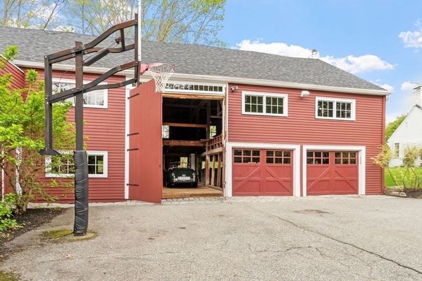 Attached, Exterior, Facade, Cape Cod