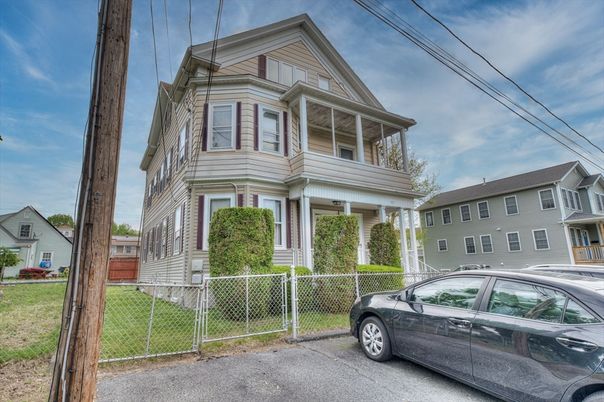 Exterior, Facade, Queen Anne Victorian
