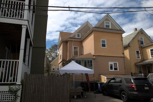 Exterior, Facade, Rowhouse