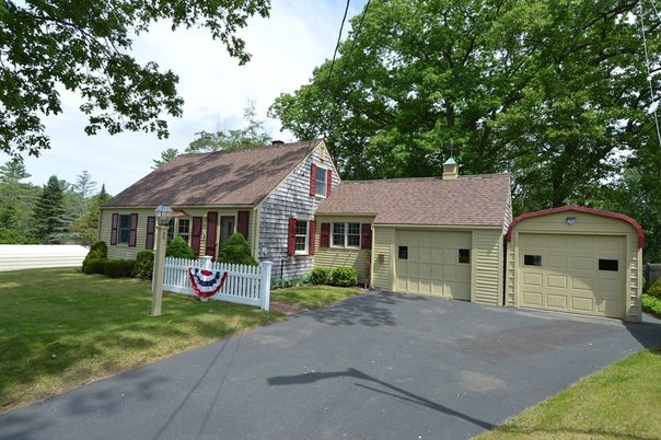 Attached, Detached Garage, Exterior, Facade, Cape Cod