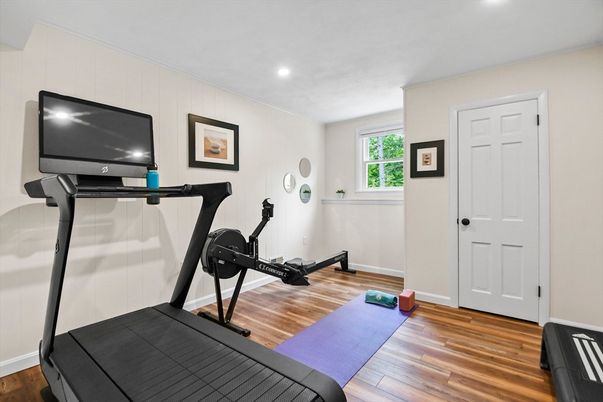 Fitness Equipment, Interior, Recessed Lighting, Wood Texture Flooring