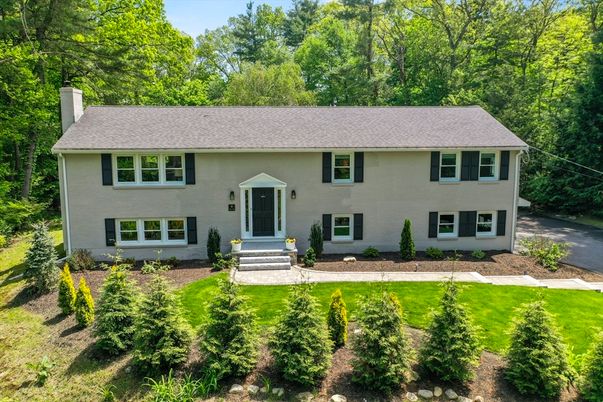 Exterior, Facade, Raised Ranch