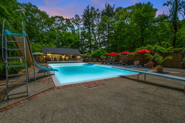 Exterior, Playground, Pool