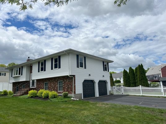 Attached, Exterior, Facade, Brick Facade, Raised Ranch
