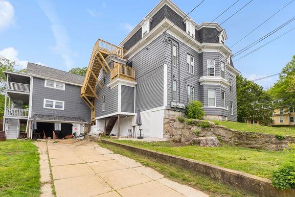 Exterior, Facade, Queen Anne Victorian