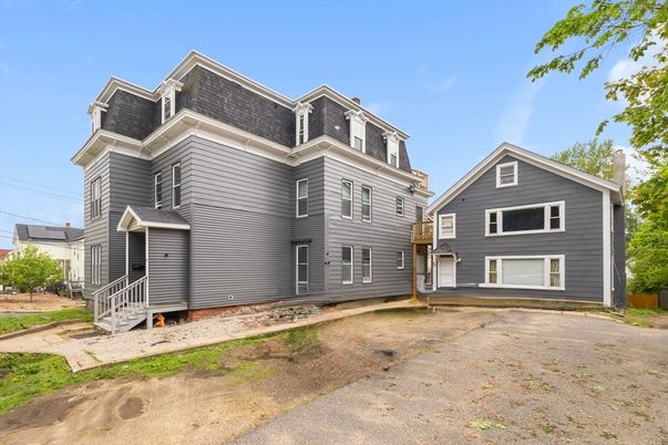 Exterior, Facade, Rowhouse