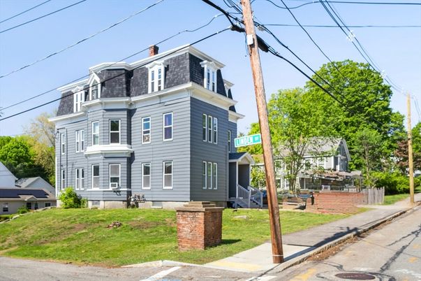Exterior, Facade, American Foursquare