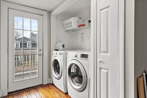 Interior, Washer, Wood Texture Flooring