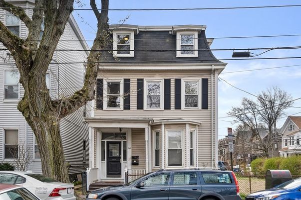 Exterior, Facade, American Foursquare