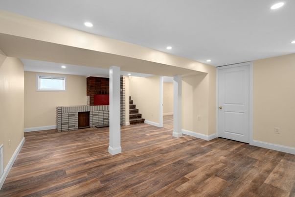Empty room, Interior, Recessed Lighting, Wood Texture Flooring