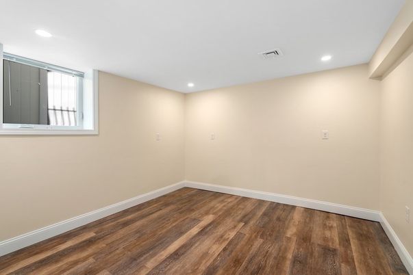 Empty room, Interior, Recessed Lighting, Wood Texture Flooring