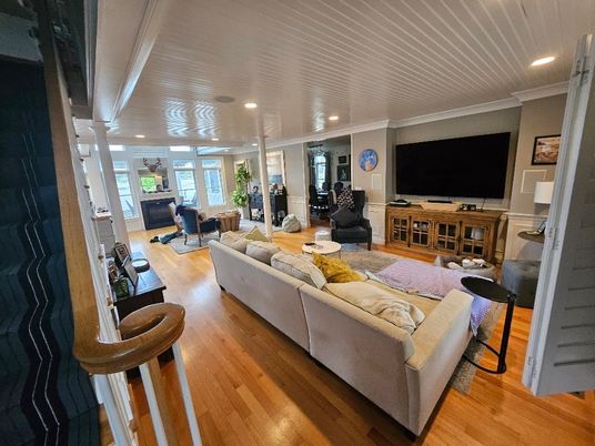 Interior, Living room, Recessed Lighting, Wood Texture Flooring