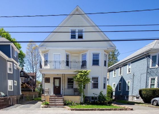 Exterior, Facade, Queen Anne Victorian