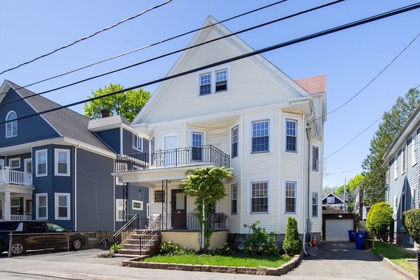 Exterior, Facade, Queen Anne Victorian