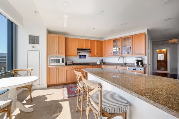 Dining room, Interior, Kitchen, Recessed Lighting